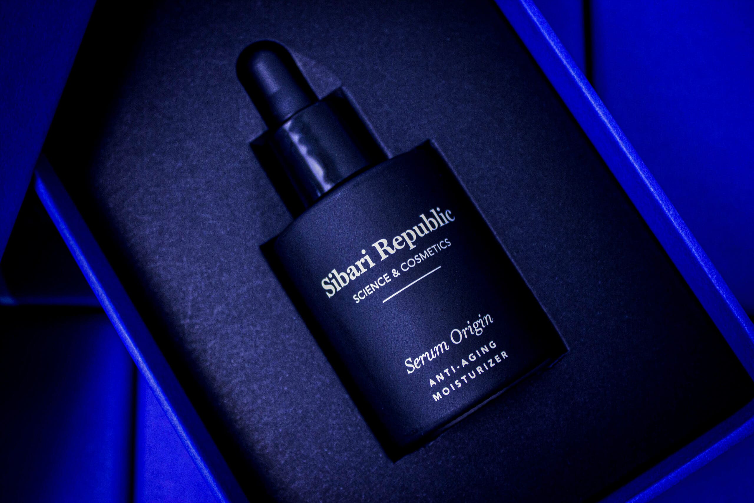 El sérum antiarrugas Made in Spain más buscado para los días de sol llega a Marbella